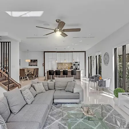 Las Olas Modern Masterpiece